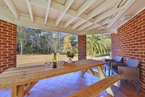 Home Among the Gum Trees - Lovedale. Central to wineries and wedding venues