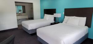 Double Room with Two Double Beds - Pet Friendly/Non-Smoking room in Travelodge by Wyndham Livonia/Canton/Novi Detroit Area