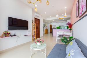 Căn Hộ Nhìn Ra Biển (Apartment with Sea View)