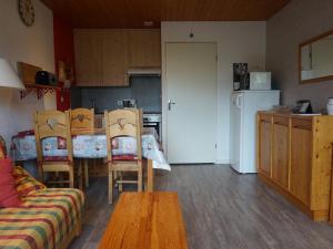 Appartement à Méaudre - 4 pers, proche centre, balcon, parking - FR-1-737-9