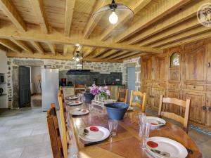 Maisons de vacances Gite Chalmazel-Jeansagniere, 6 pieces, 12 personnes - FR-1-496-249 : photos des chambres