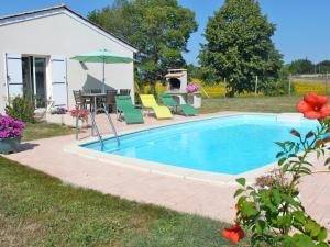 Maisons de vacances Gite Saint-Severin, 4 pieces, 6 personnes - FR-1-653-236 : photos des chambres