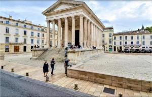 Appartements appartement 3 min a pied du centre d'Uzes parking piscine : photos des chambres