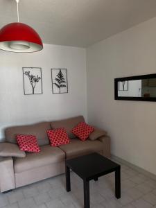 T2 avec piscine 5 mn des plages et village