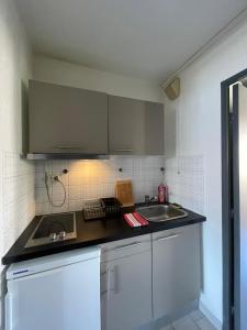 T2 avec piscine 5 mn des plages et village