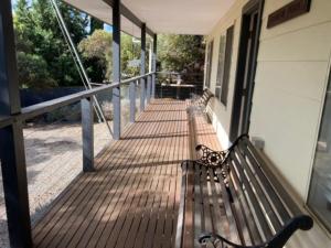 Carnegie House 3 Carnegie St Port Elliot - BYO Linen