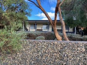 Carnegie House 3 Carnegie St Port Elliot - BYO Linen