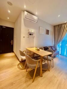 oxy suites G-01 at Shop House Meisterstadt Pollux Habibie