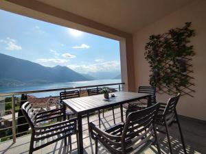 Two-Bedroom Apartment with Balcony and Sea View room in Pearl Shell Apartments