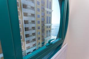 Nice Single Rooms for "girls" only in Dubai, Marina