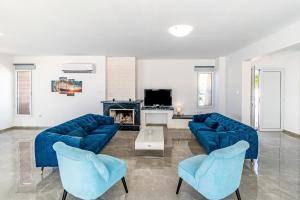 Beach Front Aqua Marina by Ezoria Villas