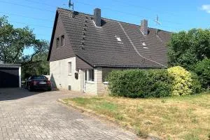 Charming House with Garden in Krefeld - Königshof