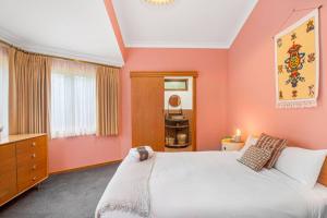 Hills Serenity w Private Creek