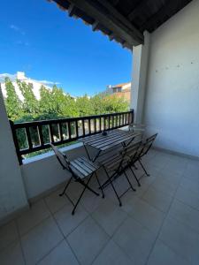 Appart Duplex Climatisé & Terrasse - centre village et mer à pieds