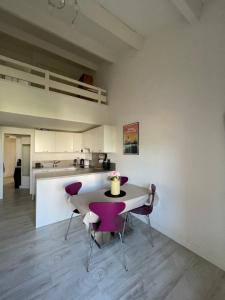 Appart Duplex Climatisé & Terrasse - centre village et mer à pieds