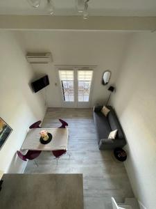 Appart Duplex Climatisé & Terrasse - centre village et mer à pieds