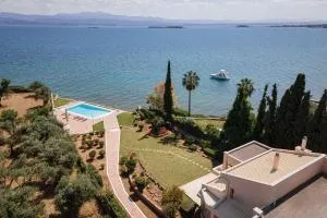 Eretria Luxurious Seafront Villa - Kotróni