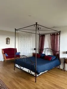 chambre romantique dans le château de la Bouchatte - Vaux