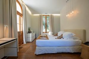 Hotels Hotel Chateau Des Alpilles : Chambre Double - Vue sur Jardin