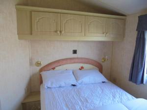 Waterside: Waterside Salisbury:- 6 Berth Large Wrap Around Veranda