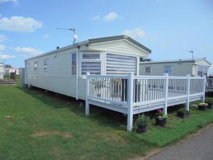 Waterside: Waterside Salisbury:- 6 Berth Large Wrap Around Veranda