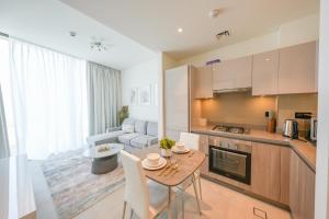 Yogi Sobha Waves - City View 1BR with Pool & Parking Near Downtown