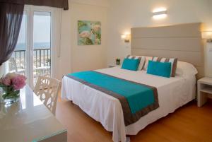 Classic Double or Twin Room with Front Sea View room in Mon Cheri