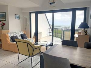 Appartements REF 324 LARMOR-PLAGE DERNIER ETAGE VUE MER PARKING : photos des chambres