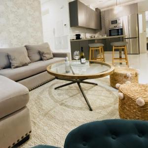 Charming Colón by SharingCo