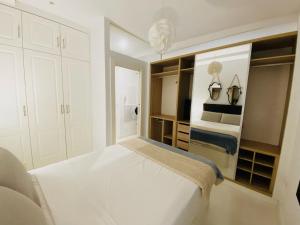 Charming Colón by SharingCo