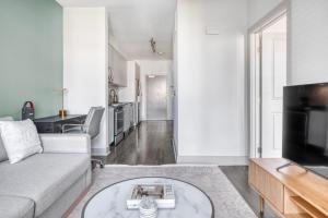 Mission Valley 1br w wd gym pool nr shops SAN-3