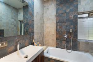 Sierra Skies by StayVista - A mountain-view villa featuring a rooftop swimming pool, Turf, and A gym for an elevated stay