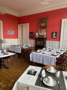 Maisons d'hotes chambre romantique dans le chateau de la Bouchatte : photos des chambres