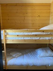 Chalets Chalet avec spa, Au Bois Quartois : photos des chambres