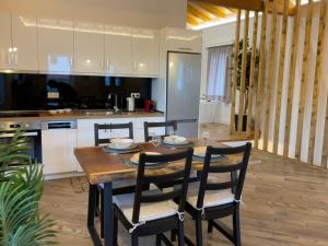 Goninos Jacuzzi Suite