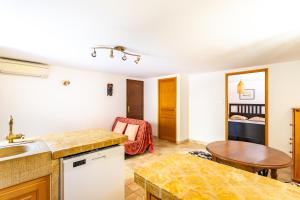 Appartements Gracious AC one bedroom with garden and pool - Dodo et Tartine : photos des chambres