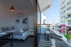 Burst Studio W Balcony in Larnaca