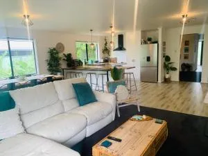 Sea & Vines - The Range