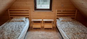 Domek na Mazurach w zagajniku przy jeziorze