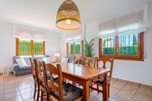 Chalet a pie Cala Forn con piscina