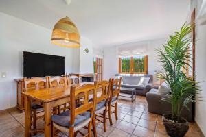 Chalet a pie Cala Forn con piscina