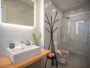 Monte Smith Luxury Garden Apartment With Parking