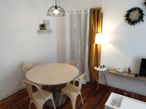 Appartements Cosy Paradise - 2ch -parking prive - Chateau : photos des chambres