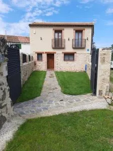 LA PORTADA DE ABAJO - Torre Val de San Pedro