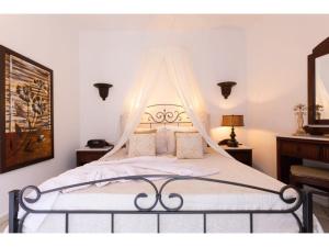 Sunrock Suites - Villa Menexes