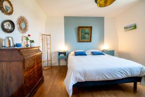 B&B / Chambres d'hotes Le Clos Eugenie : Chambre Lit Queen-Size - Vue sur Jardin