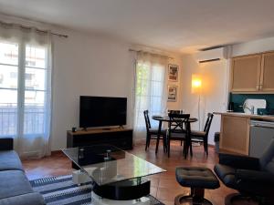 Appartements Appartement, plein centre, balcons, clim, parking : photos des chambres