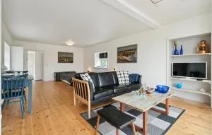 1 Bedroom Amazing Apartment In Rønne - رونيه
