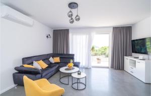 Nice Apartment In Molunat With Wifi