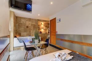 Appartements Le Mignon Topdestination-Dijon (Jacuzzi) : photos des chambres